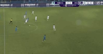 乔斯;韦登乔治;克鲁尼（左）和布拉德;皮特（右）乔治;克鲁尼和本;阿弗莱克均出演过蝙蝠侠一角，这也是二人2012年拍摄《逃离德黑兰》后第二次合作